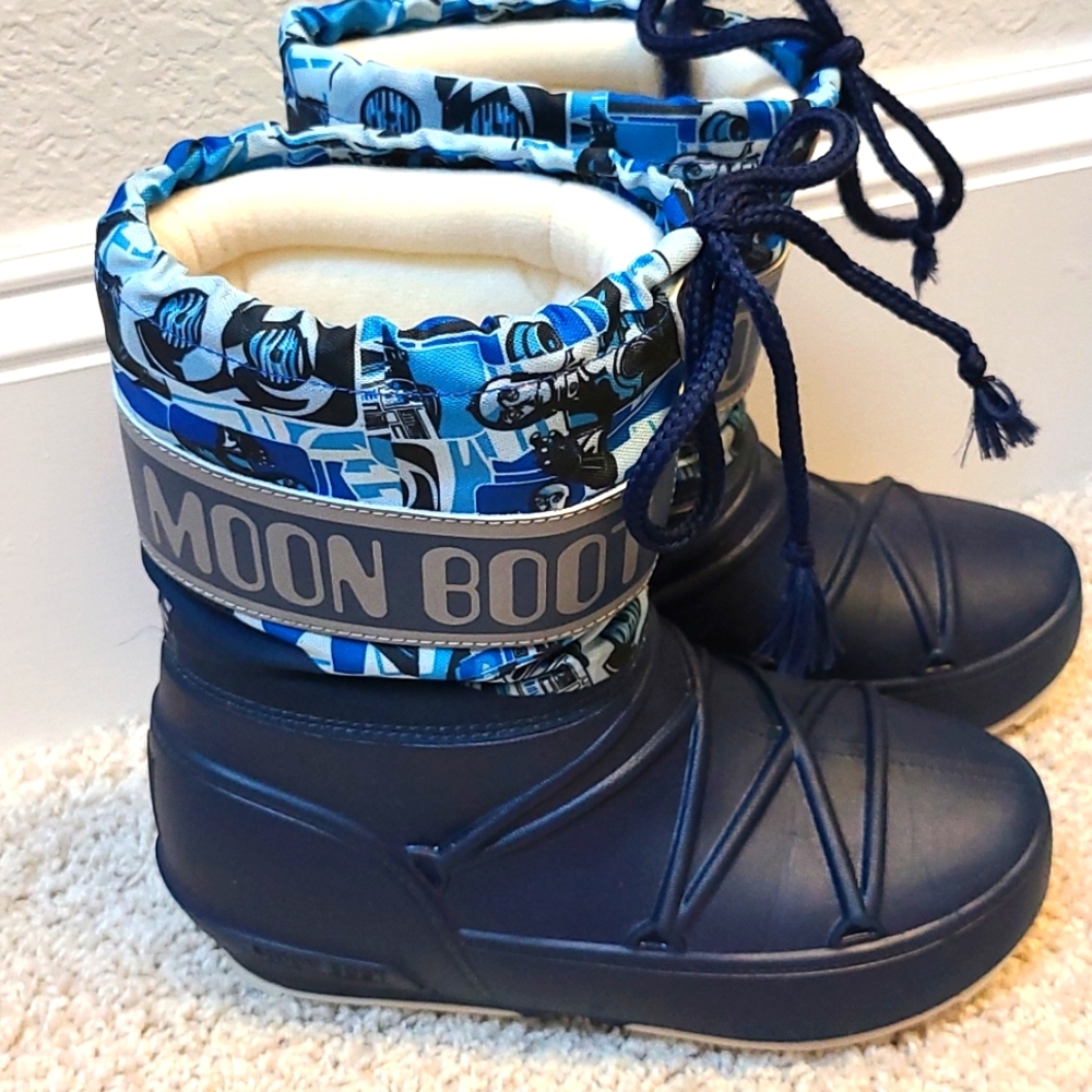 Moon boot Star War edition.  Kids Size 13.5/14
